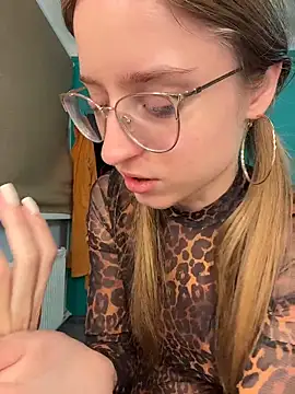 Snapshot of EveLunny chatting on February 1, 3:05 am EveLunny online show from February 1, 3:05 am