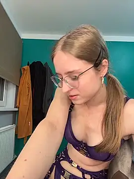 Snapshot of EveLunny chatting on February 3, 11:10 pm EveLunny online show from February 3, 11:10 pm