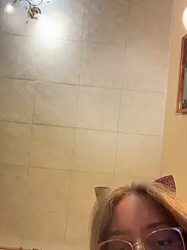 Snapshot of EveLunny chatting on February 16, 11:34 pm EveLunny online show from February 16, 11:34 pm