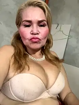 Snapshot of dirty_mother3 chatting on December 13, 9:20 pm dirty mother3 online show from December 13, 9:20 pm