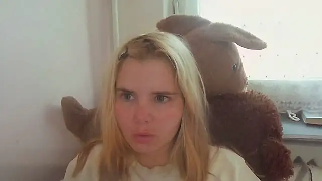Snapshot of HornyElena chatting on June 21, 3:14 pm HornyElena online show from June 21, 3:14 pm