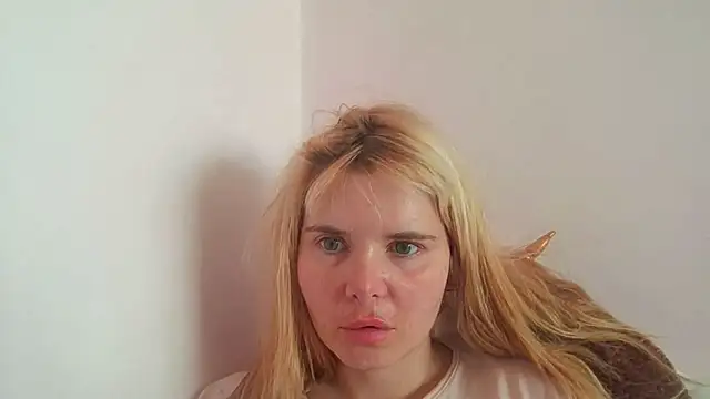 Snapshot of HornyElena chatting on July 19, 10:08 am HornyElena online show from July 19, 10:08 am