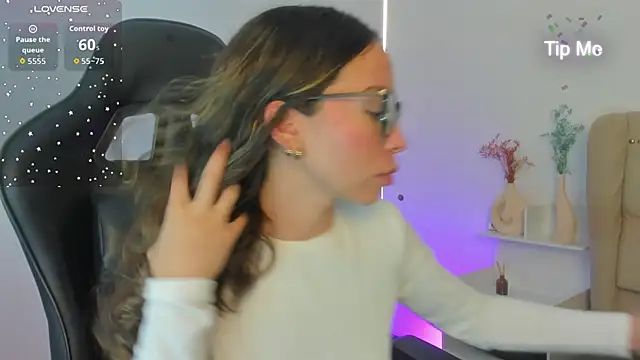 LuluuBerry online show from November 24, 3:34 pm