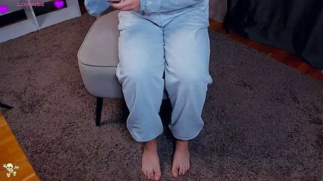 Snapshot of LaurelSatunas chatting on November 13, 4:44 am LaurelSatunas online show from November 13, 4:44 am