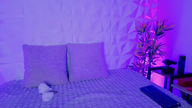 Snapshot of _ViolletteNoir_ chatting on November 13, 8:30 pm ViolletteNoir online show from November 13, 8:30 pm