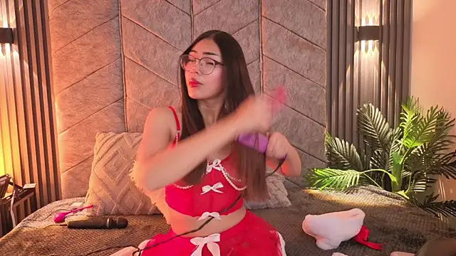 Snapshot of _ViolletteNoir_ chatting on December 18, 8:15 pm ViolletteNoir online show from December 18, 8:15 pm