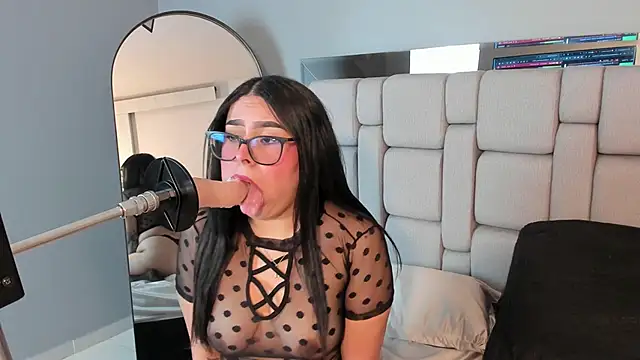 Amy whittee online show from December 16, 7:19 pm