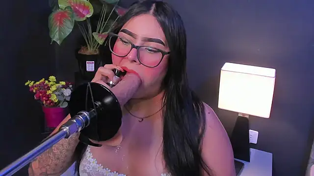 Amy whittee online show from April 13, 3:45 am