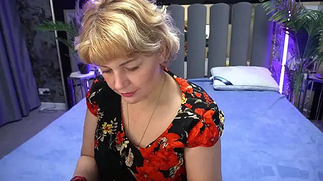 Snapshot of AmaraNights chatting on November 12, 8:19 pm AmaraNights online show from November 12, 8:19 pm