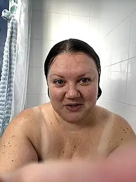 Snapshot of RealWoman84 chatting on November 17, 10:32 am RealWoman84 online show from November 17, 10:32 am