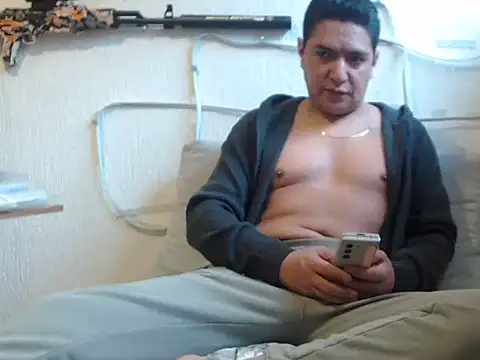 Snapshot of yayo_33 chatting on December 15, 8:13 pm yayo 33 online show from December 15, 8:13 pm