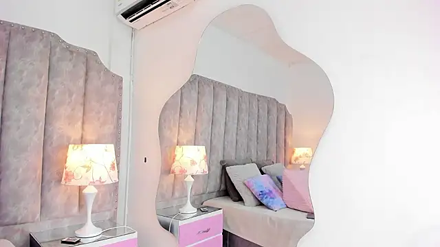 Snapshot of RubyCrox chatting on February 26, 8:19 pm RubyCrox online show from February 26, 8:19 pm