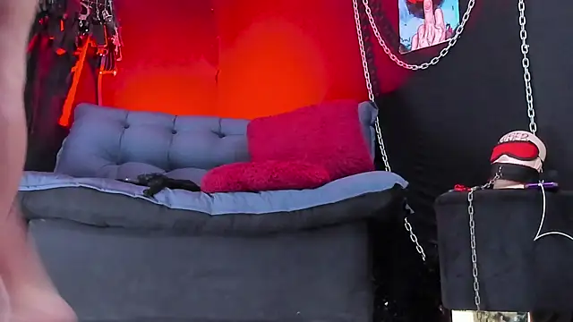 KatrinaStone online show from April 17, 7:17 pm