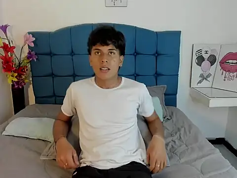 Valentino Lane online show from January 8, 2:14 am