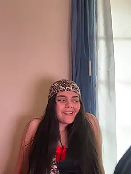 candicewest  online show from February 1, 6:06 pm