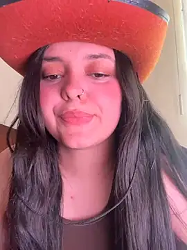 candicewest  online show from April 15, 4:36 pm