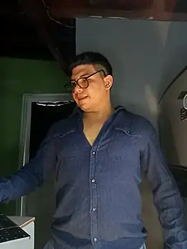 UrielRay13 online show from November 13, 7:13 pm