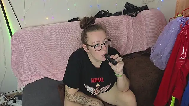 JadeStarUK online show from November 17, 2:56 pm