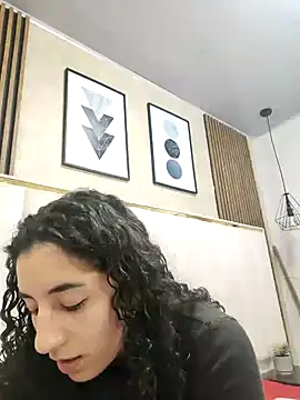 Snapshot of DemiJones_ chatting on November 13, 4:44 am DemiJones online show from November 13, 4:44 am