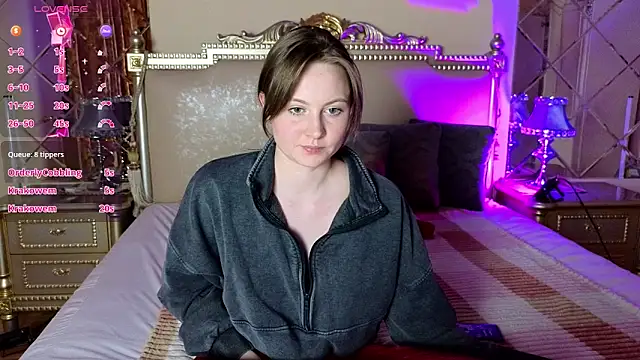 HolyBabyDoll online show from November 30, 11:42 pm