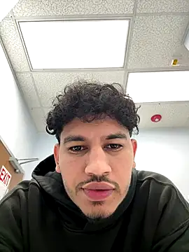 Snapshot of Ydnas123 chatting on December 2, 2:17 am Ydnas123 online show from December 2, 2:17 am