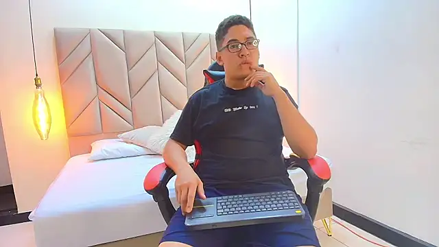 DanteVoss online show from November 16, 4:18 am