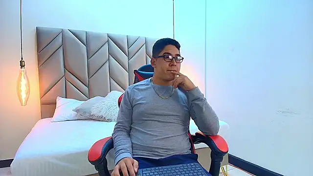 DanteVoss online show from November 19, 3:50 am