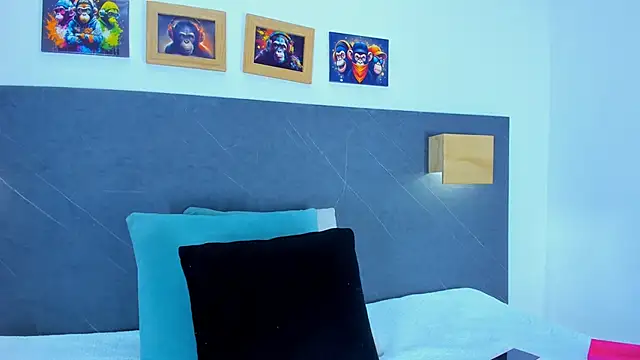 Andhrea Vale online show from March 5, 12:12 pm