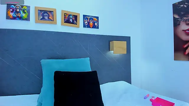 Andhrea Vale online show from March 31, 12:27 pm