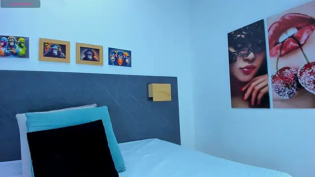 Andhrea Vale online show from April 17, 12:30 pm