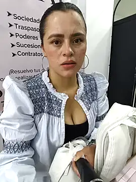 Snapshot of ALEJA__22 chatting on February 4, 6:25 pm ALEJA 22 online show from February 4, 6:25 pm