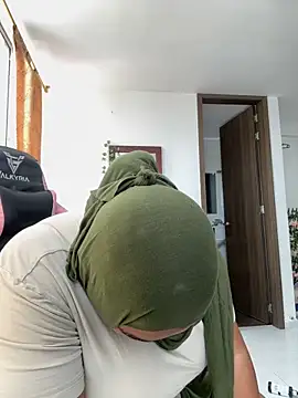 Snapshot of sweetmuslim01 chatting on October 11, 5:11 pm sweetmuslim01 online show from October 11, 5:11 pm