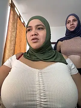 Snapshot of sweetmuslim01 chatting on October 17, 4:31 pm sweetmuslim01 online show from October 17, 4:31 pm