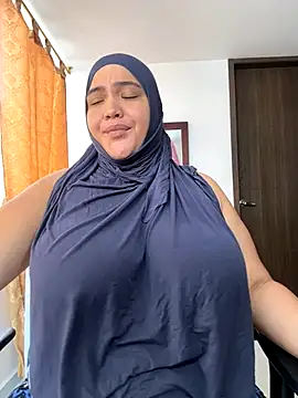 Snapshot of sweetmuslim01 chatting on November 13, 4:28 pm sweetmuslim01 online show from November 13, 4:28 pm