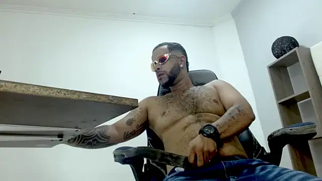 Lukke Smitt online show from November 11, 6:30 pm