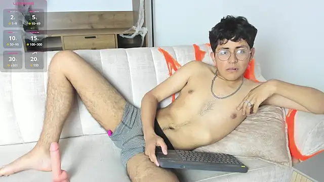 LustyGuy18 online show from November 7, 10:21 pm