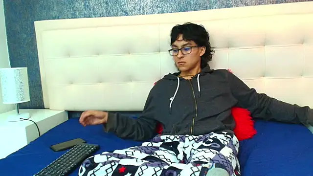 Snapshot of Zoro_V chatting on November 7, 12:05 pm Zoro V online show from November 7, 12:05 pm