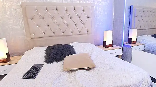 EmylyTaylor FG online show from November 12, 7:35 pm