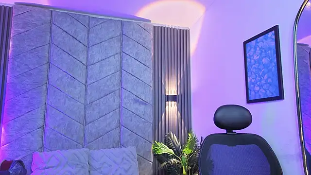 AuroraLanee  online show from November 30, 7:40 pm