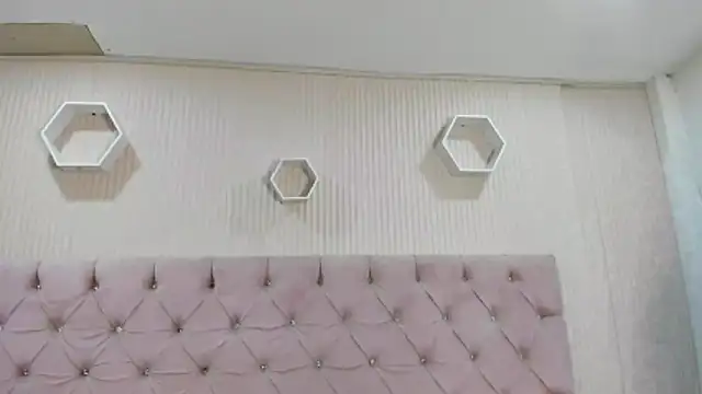 ZarinaWynne online show from June 8, 2:28 pm
