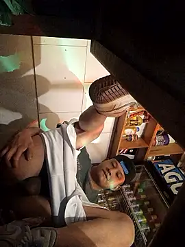 Snapshot of themorenofit08 chatting on November 12, 1:28 am themorenofit08 online show from November 12, 1:28 am