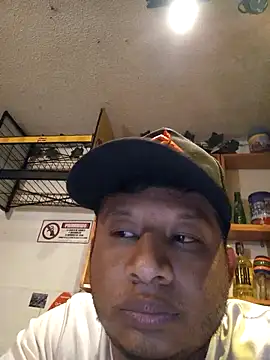 Snapshot of themorenofit08 chatting on March 1, 11:18 pm themorenofit08 online show from March 1, 11:18 pm