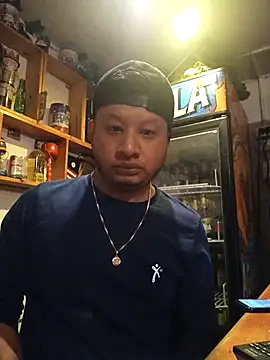 themorenofit08 online show from March 17, 11:19 pm