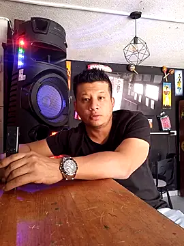 themorenofit08 online show from May 9, 8:14 pm
