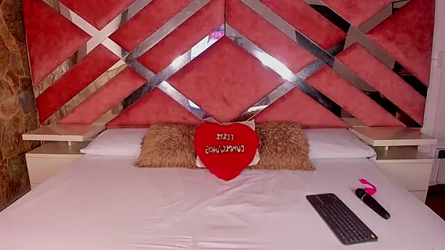 Lily Queen30 online show from January 6, 8:01 pm