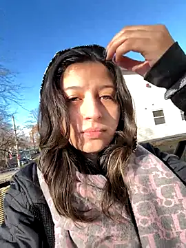 SaintNina online show from December 1, 6:35 pm