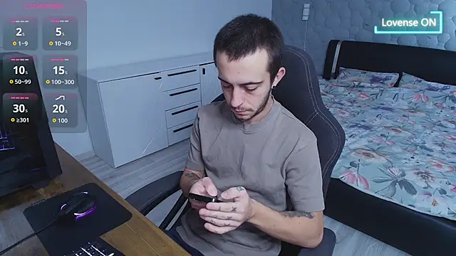 adamrayn online show from November 12, 9:53 am