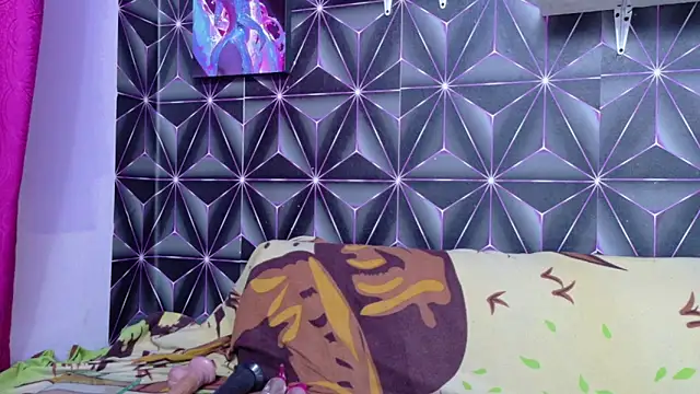 emilygrooe online show from December 3, 9:24 pm