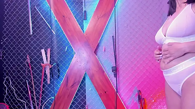 Snapshot of Mistress_Luxxy_bdsm chatting on November 15, 1:18 pm Mistress Luxxy bdsm online show from November 15, 1:18 pm