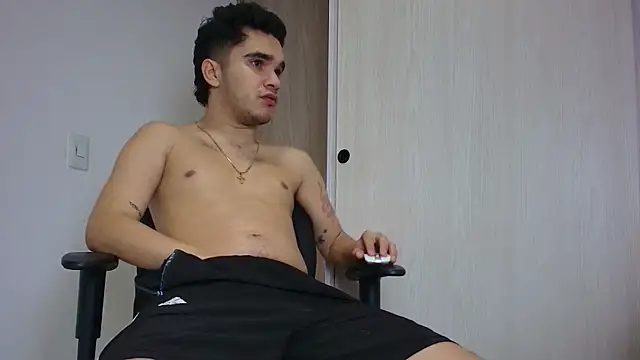 Snapshot of BrandoCraw chatting on December 14, 1:22 am BrandoCraw online show from December 14, 1:22 am